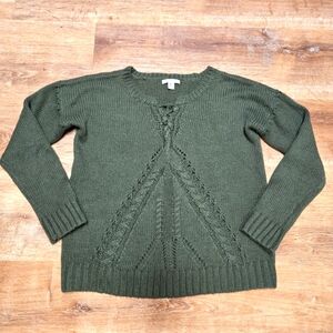 Cozy Casual Green Crew Neck Sweater with Cable Knit Design
